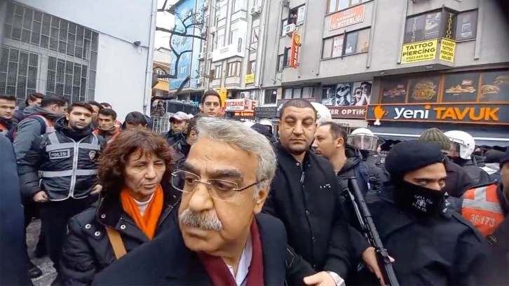 Kadık&ouml;y HDP il&ccedil;e binasına HDP Eş Genel Başkan Mithat Sancar alınmadı