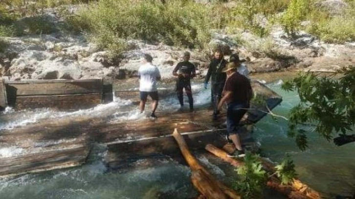 Kamyonun &ccedil;aya devrildiği kazada kayboldu, 4 g&uuml;n sonra cesedi bulundu
