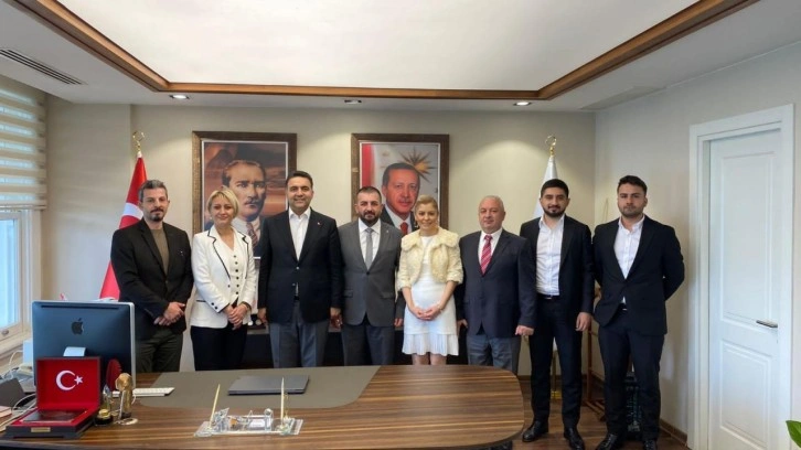 &ldquo;Kandilden talimat alanlar ile bir olamayız&rdquo; diyen TDP'liler AK Parti'ye katıldı