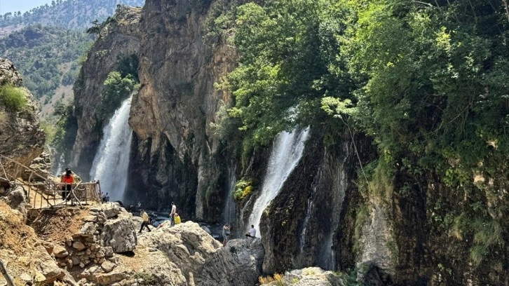 Kapuzbaşı sıcaktan kaçanları ağırlıyor! Tam bir doğal klima