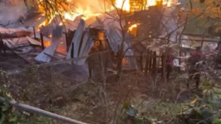 Karabük’te 2 katlı ahşap evde yangın! 5 kişi dumandan etkilendi