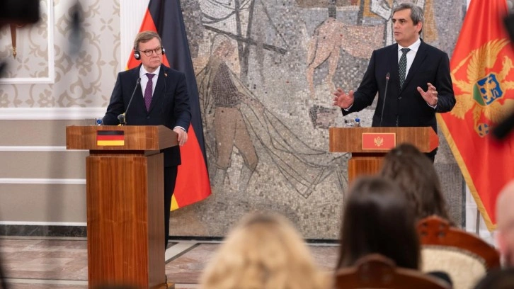 Karadağ 'vizesiz seyahat' kararını değiştirdi! Bakan: İptal edilecek