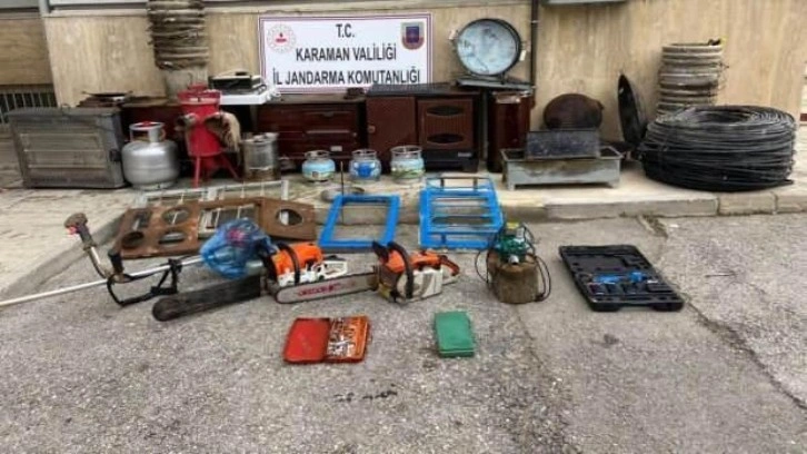 Karaman'da aile g&ouml;r&uuml;nt&uuml;s&uuml; vererek hırsızlık yapan 4 kişi yakalandı