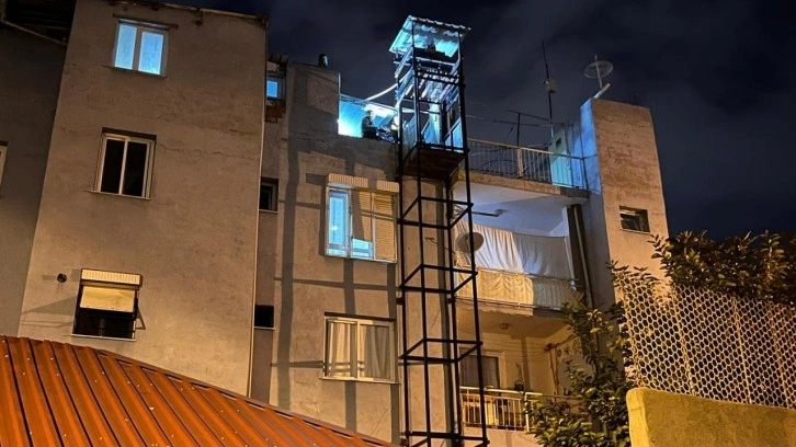 Kardeşi için yaptırdığı engelli asansöründen düşerek öldü