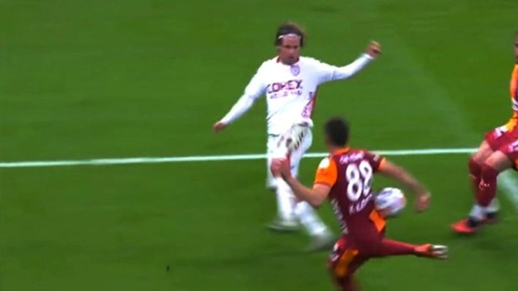 Kazımcan el pozisyonu penaltı mı, değil mi? İşte hakem görüşleri! (Galatasaray Samsunspor)