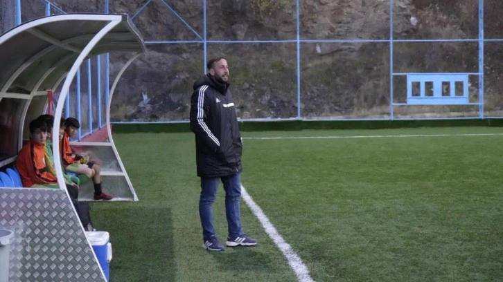 Kendi transferini kendisi duyurdu! Hem başkan hem hoca hem oyuncu