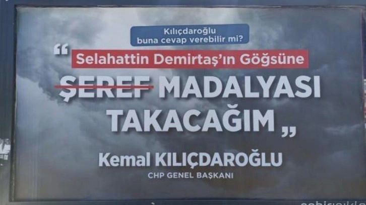 Kılı&ccedil;daroğlu'na Elazığ'da afiş s&uuml;rprizi! Skandalları unutulmadı