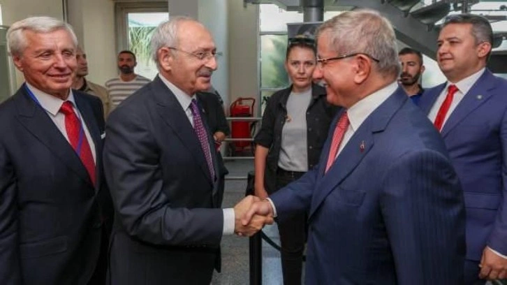 Kılı&ccedil;daroğlu'yla aynı programa katılan Davutoğlu: "Ben" diye konuşmayacağız
