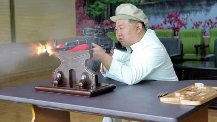 Kim Jong-un'dan g&ouml;vde g&ouml;sterisi: Savaş hazırlıklarını g&uuml;&ccedil;lendirin