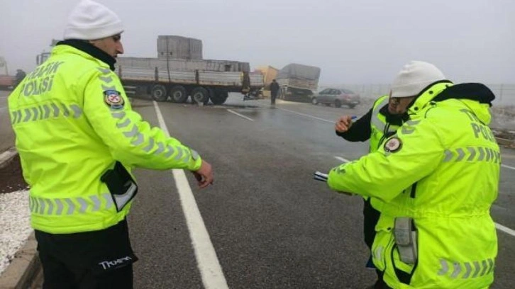 Kırşehir'de 3 kişinin &ouml;ld&uuml;ğ&uuml; 10 kişinin yaralandığı kazada 1 tutuklama