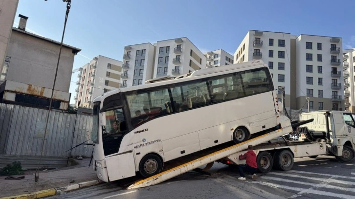 Kocaeli'de korkutan kaza: 3'ü polis 7 kişi yaralandı!