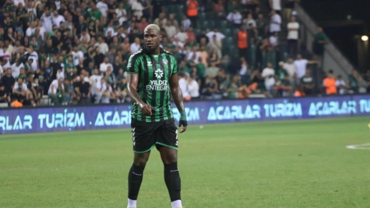 Kocaelispor'da ayrılık rüzgarı! Golcü ismin sözleşmesi feshedildi