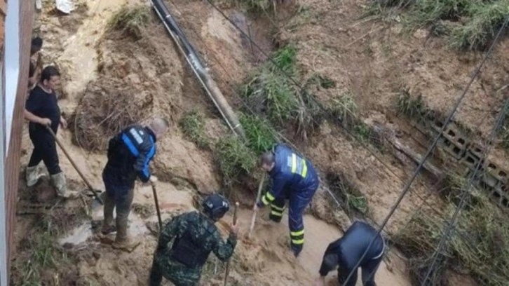 Kolombiya'da şiddetli yağış sele dönüştü... Toprak kayması 5 can aldı!