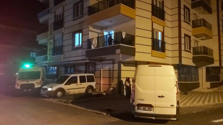 Komşusu 21 yaşındaki genç kızı öldürüp yaşamına son verdi