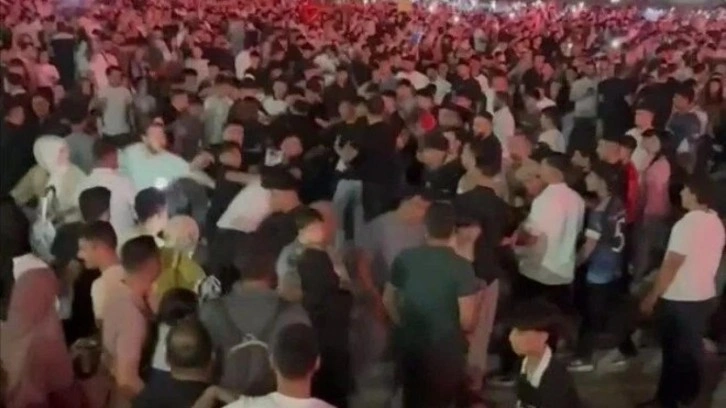Konserde bıçaklı kavga: Üç yaralı