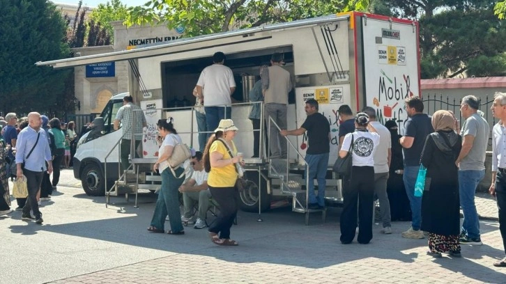 Konya Büyükşehir Belediyesi'nden YKS'ye girecek öğrencilerin ailelerine ikram!