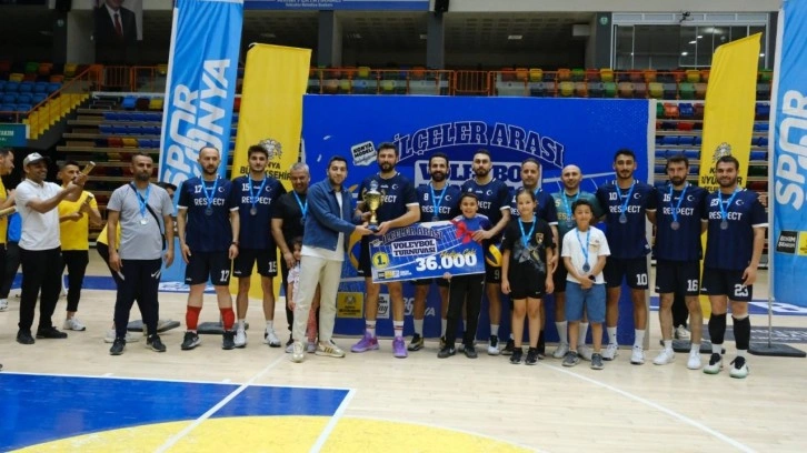 Konya Büyükşehir'in ilçeler arası voleybol turnuvasında şampiyon Hüyük