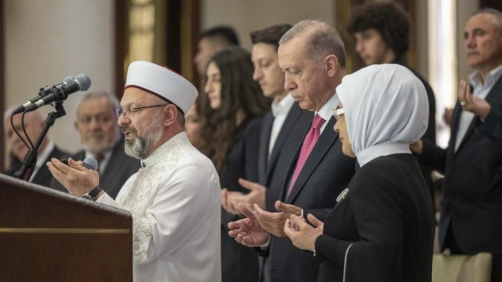 K&uuml;lliye'de dua edilmesinden rahatsız oldular: Laikliğe han&ccedil;er!