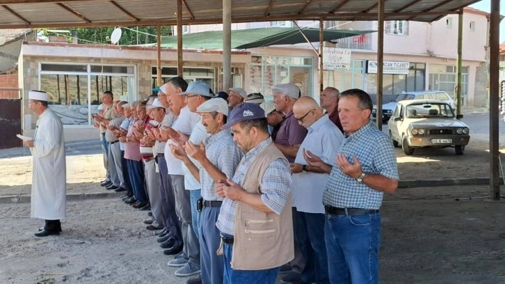 Kuraklık tehlikesi! Manisa Selendi'de yağmur duası 3 gün sürdü