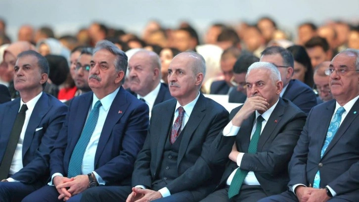 Kurtulmuş'tan se&ccedil;im beyannamesi a&ccedil;ıklamasI: Yeniliklerle &ccedil;ıkmanın gururunu yaşıyoruz!