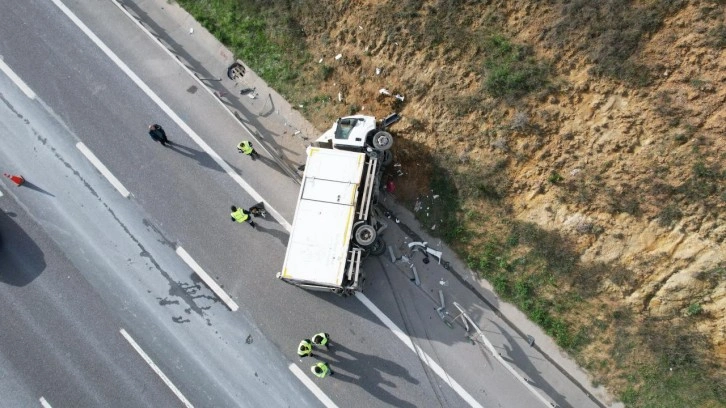 Kuzey Marmara Otoyolu’nda zincirleme kaza: Aynı firmadan iki kamyon...