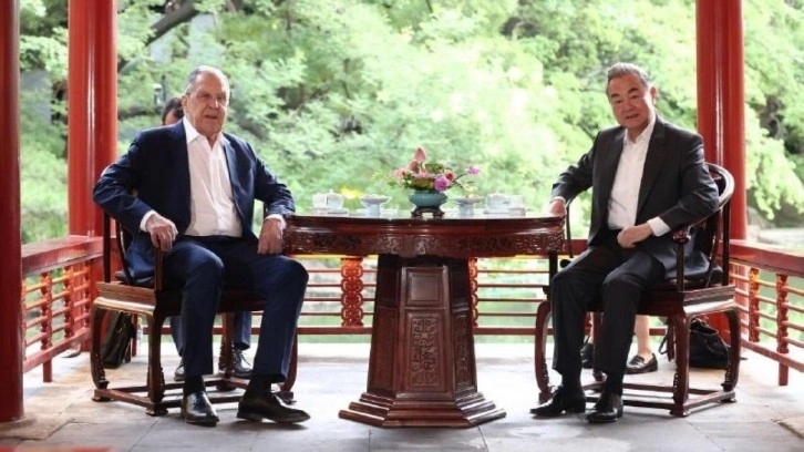 Lavrov, Pekin’de Çin Dışişleri Bakanı Wang ile görüştü