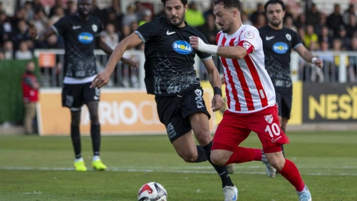 Liderlik mücadelesi veren takım öne geçtiği maçta hezimete uğradı!