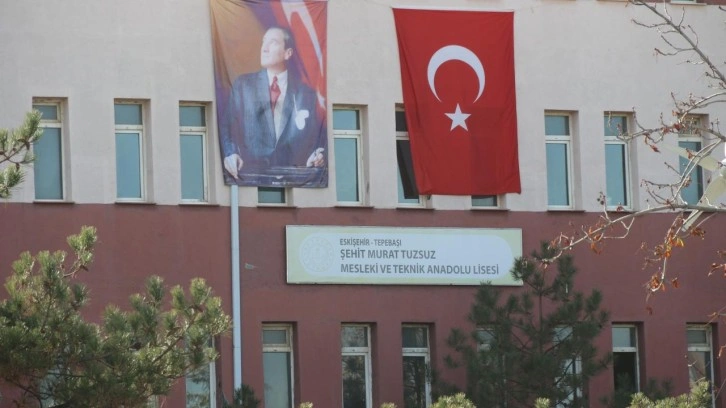 Lise öğrencisi, yediği gıdadan zehirlendi!