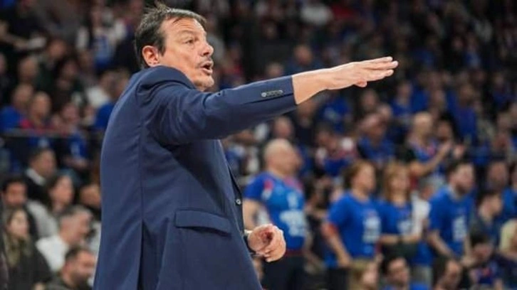 Maçta gerilim yükseldi! Ergin Ataman salonu terk etti! Tribünlere şok sözler