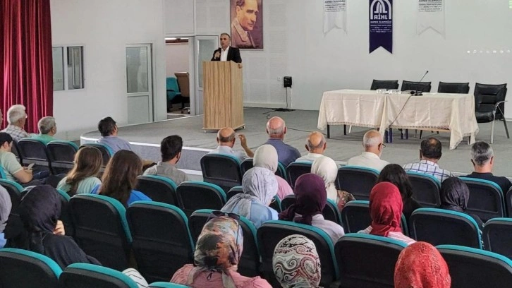 Mahmut Bıyıklı Develi’de konuştu: “Bugünün kazanımları, dünün adanmışlarının eseridir”