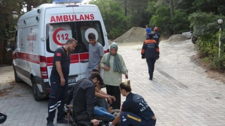 Maltepe'de hafriyat kamyonu devrildi: 2 iş&ccedil;i yaralandı