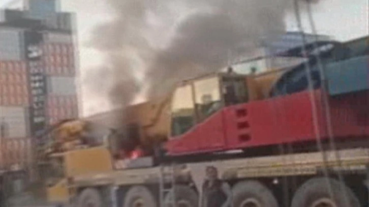 Maltepe'de vin&ccedil; yangını: D-100 Karayolu'nda trafik yoğunluğu oluştu