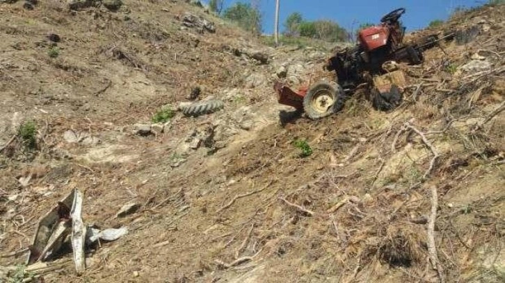 Manavgat'ta trakt&ouml;r 300 metrelik u&ccedil;uruma yuvarlandı: 1 &ouml;l&uuml;