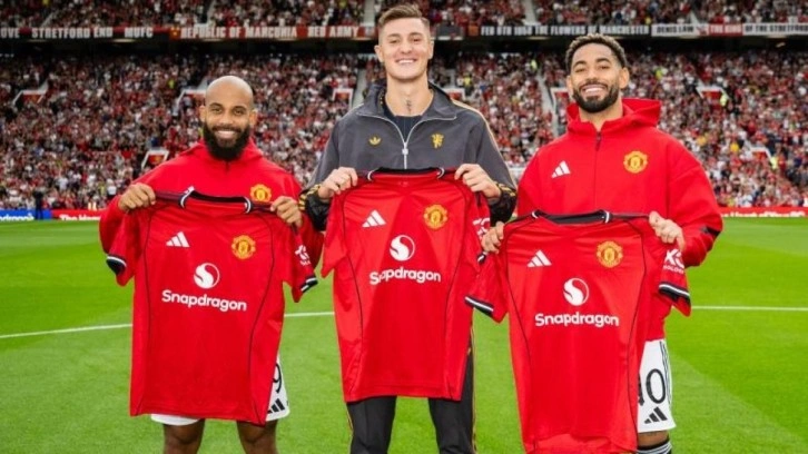 Manchester United paraya acımadı! Avrupasız sezona 225 milyon euroluk hücum hattı