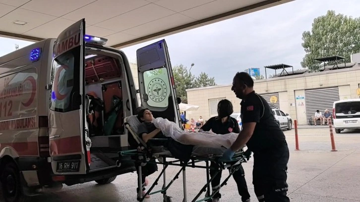 Market çalışanının bacaklarına kaynar su döküldü