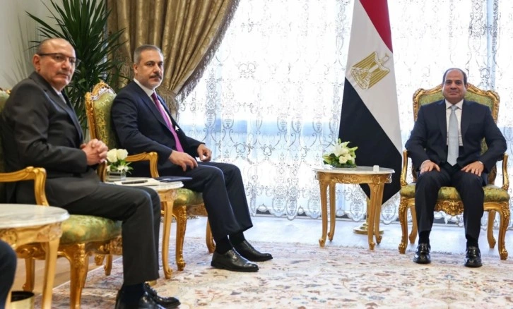 Masada tek konu başlığı vardı! Hakan Fidan, Mısır Cumhurbaşkanı Sisi ile g&ouml;r&uuml;şt&uuml;