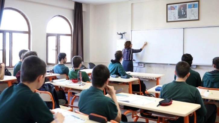 MEB'den köklü değişiklik! İngilizce artık akıcı şekilde konuşulacak