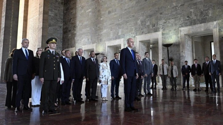 Meclis Başkanı Kurtulmuş, Anıtkabir'i ziyaret etti