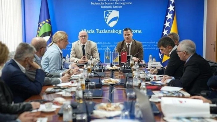 Medya temsilcileri Tuzla Kantonu Başbakanı İrfan Halilagiç ile görüşme gerçekleştirdi