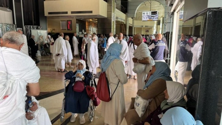 Mekke-i Mükerreme'den Arafat'a intikaller başladı