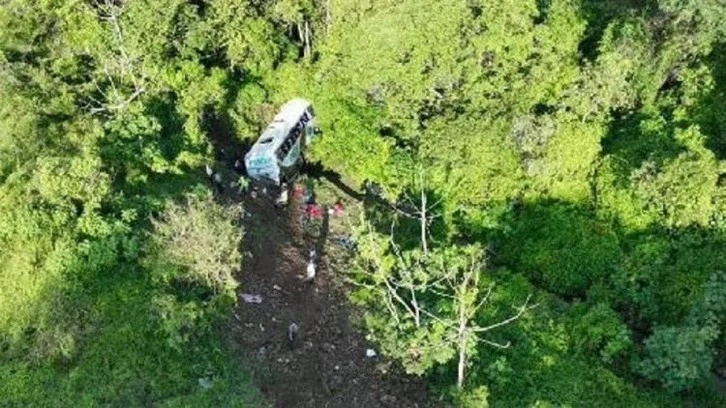 Meksika'da otob&uuml;s kazası: 18 &ouml;l&uuml;