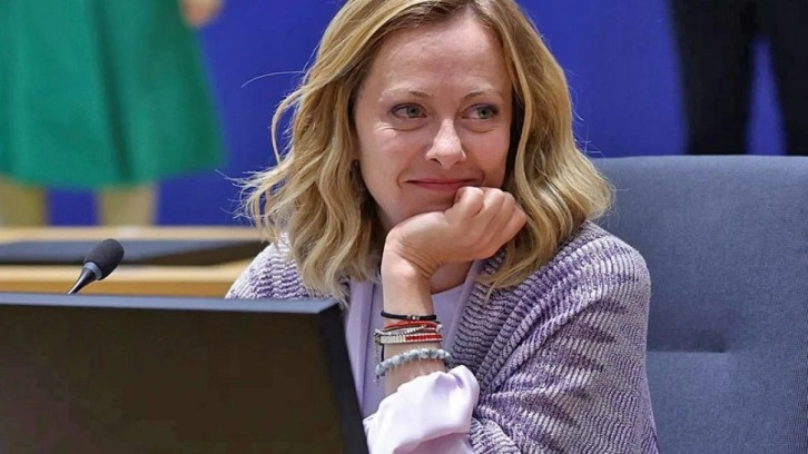 Meloni kendisine gelen hediyeleri satışa &ccedil;ıkarıyor! Değeri dudak u&ccedil;uklattı