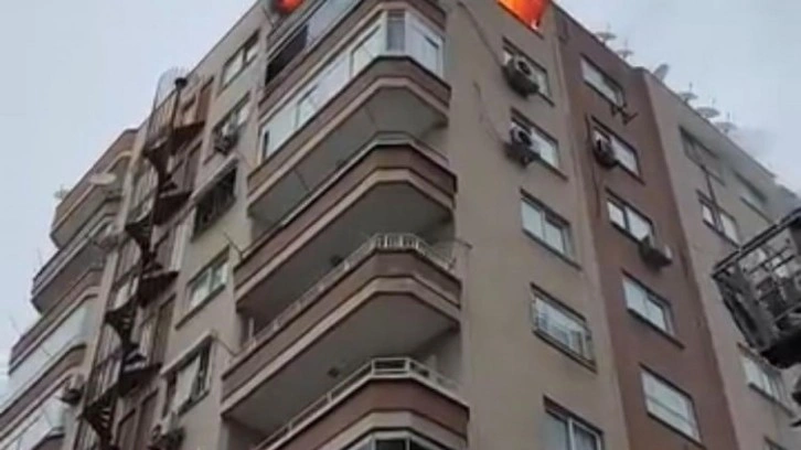 Mersin’de iki ilçede ev yangını