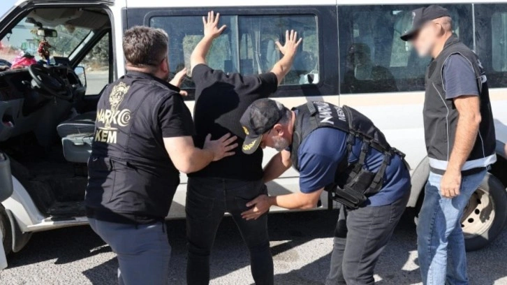 Mersin'de yolcu minibüsünden çıkanlar şoke etti!
