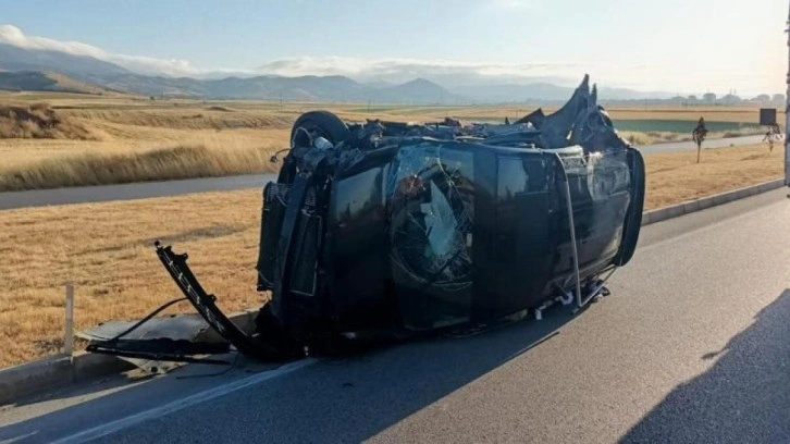 Merzifon'da traktör ve araç çarpıştı: 1 ölü, 4 yaralı
