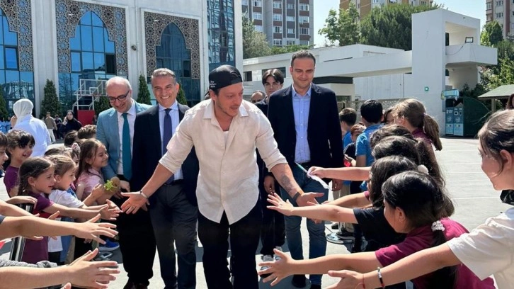 Mesut Özil'den yıllar sonra itiraf: “Babamla başkan tartıştı olan bana oldu”