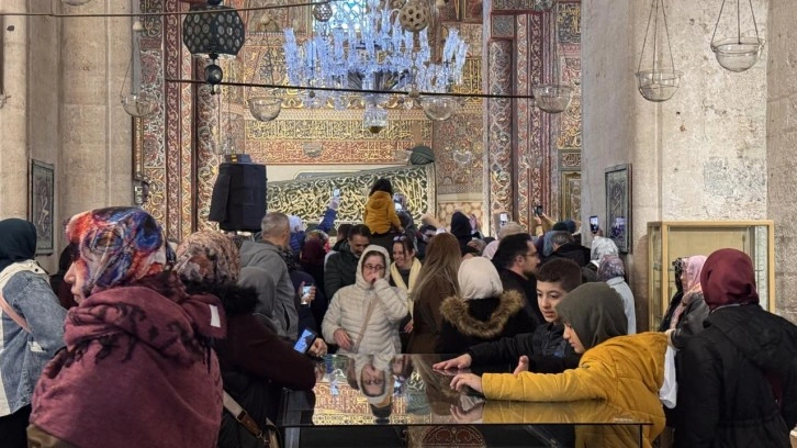 Mevlana Müzesi'nde 'Şebiarus' yoğunluğu: Vatandaş akın etti