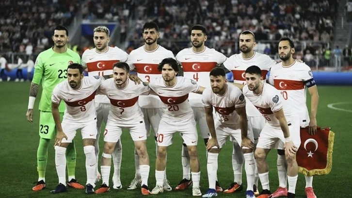Milli Takım'ın yıldızı ünlü oyuncuyla evlilik yolunda ilk adımı attı!