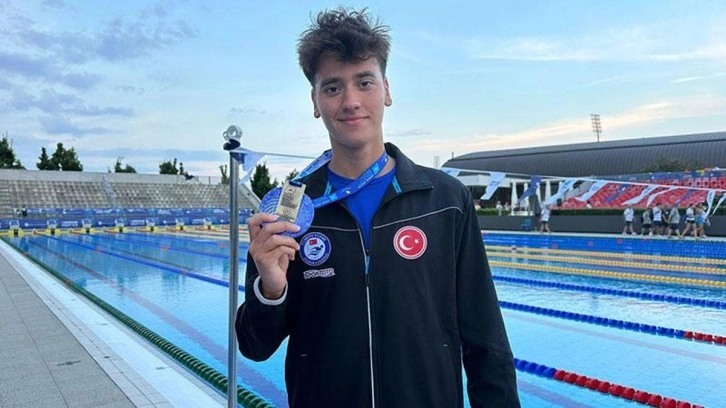 Milli yüzücü Kuzey Tunçelli, üst üste 3’üncü kez Avrupa gençler şampiyonu