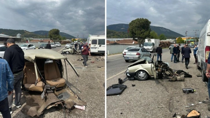 Minib&uuml;sle &ccedil;arpışan otomobil ikiye b&ouml;l&uuml;nd&uuml;